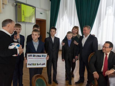 Хазрет Совмен встретился с футбольным клубом «Тотем»