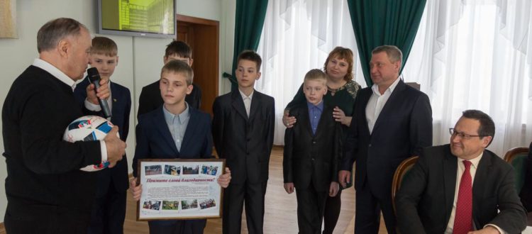 Хазрет Совмен встретился с футбольным клубом «Тотем»