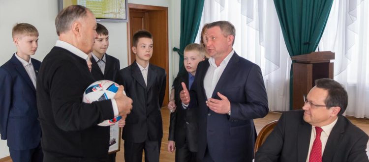 Хазрет Совмен встретился с футбольным клубом «Тотем»