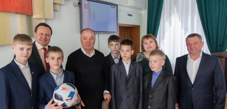 Хазрет Совмен встретился с футбольным клубом «Тотем»