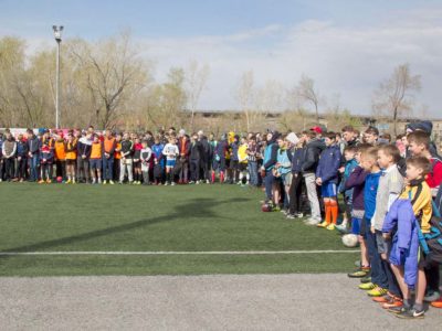 Губернатор Виктор Толоконский дал старт весеннему турниру по футболу на призы футбольного клуба 