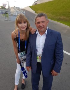 Президент ФК "Тотем" Сергей Горбунов с ведущей передачи "Шоу с Иваном Ургантом" на 1 канале - Аллой Михеевой.