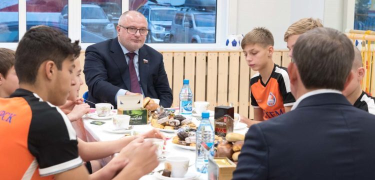 Сенатор Андрей Клишас посетил спорткомплекс «Тотем»