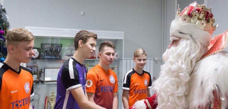 Дед Мороз из Великого Устюга посетил спорткомплекс «Тотем»