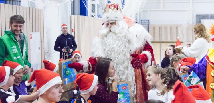 Дед Мороз из Великого Устюга посетил спорткомплекс «Тотем»