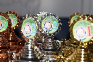 Любимая игра девчонок - футбол