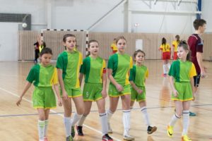 Любимая игра девчонок - футбол