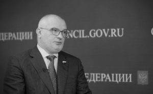 А. Клишас поздравил руководителя ФК «Тотем» с победой на соревнованиях по футболу среди команд из детских домов