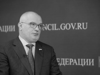 А. Клишас поздравил руководителя ФК «Тотем» с победой на соревнованиях по футболу среди команд из детских домов