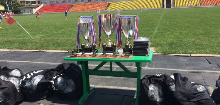 Команда девочек из ФК 