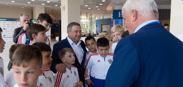 Александр Зорков встретился с юниорами ФК «Тотем»