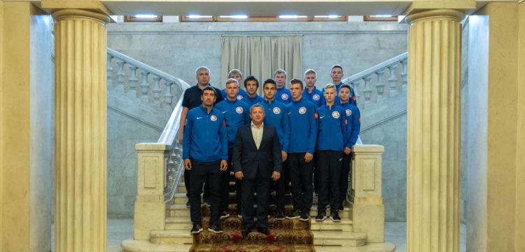 ФК «Тотем» по прибытию в Варшаву посетил посольство России