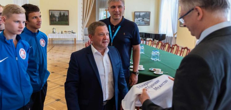 ФК «Тотем» по прибытию в Варшаву посетил посольство России