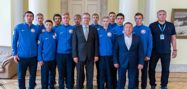 ФК «Тотем» по прибытию в Варшаву посетил посольство России