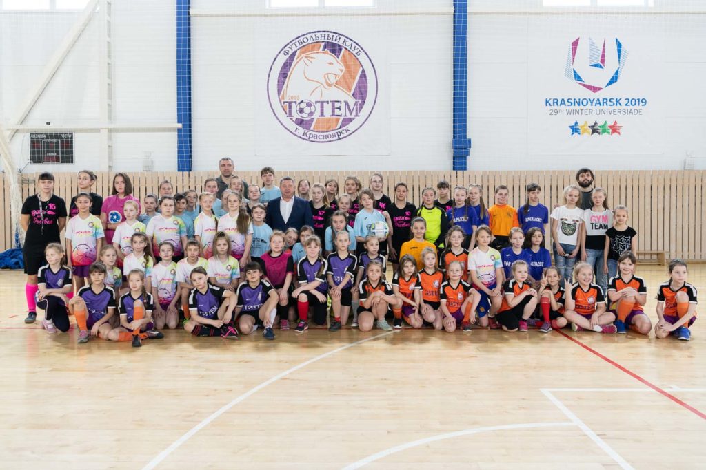 В Красноярске прошел Кубок по мини-футболу «8 марта» на призы ФК «Тотем»