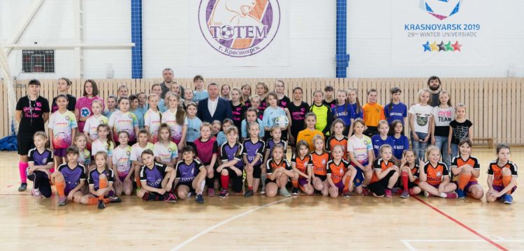 В Красноярске прошел Кубок по мини-футболу «8 марта» на призы ФК «Тотем»