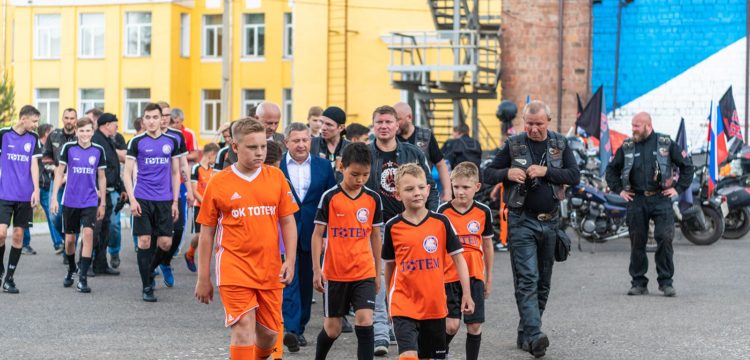 Байк-клуб «Ночные волки» в гостях у ФК «Тотем»
