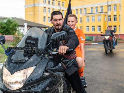 Байк-клуб «Ночные волки» в гостях у ФК «Тотем»