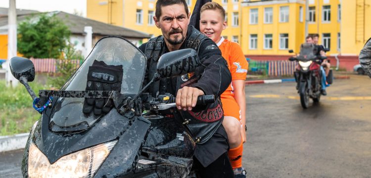 Байк-клуб «Ночные волки» в гостях у ФК «Тотем»