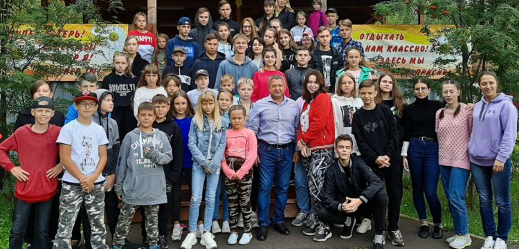 Президент ФК «Тотем» Сергей Горбунов посетил лагерь «Юность»