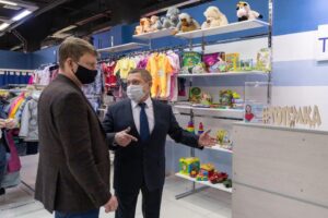 Круговорот добра: Как магазин футбольного клуба в Красноярске помогает детям-сиротам.