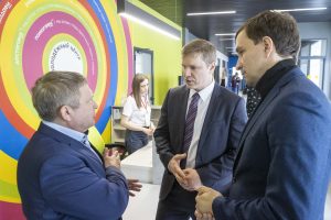 Особое внимание к молодежи и семья