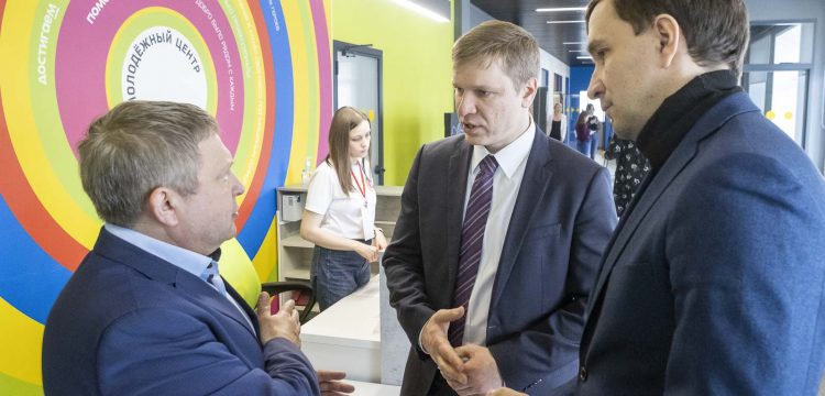 Особое внимание к молодежи и семья