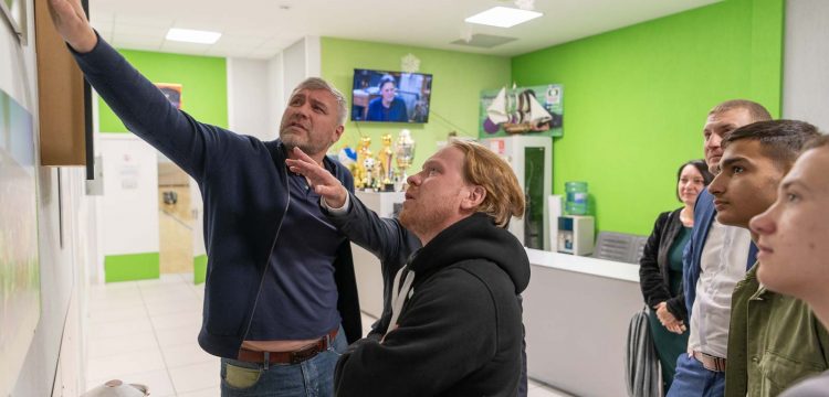 Актёр и режиссёр Антон Богданов посетил ФК «Тотем»