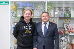 Актёр и режиссёр Антон Богданов посетил ФК «Тотем»