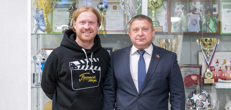Актёр и режиссёр Антон Богданов посетил ФК «Тотем»