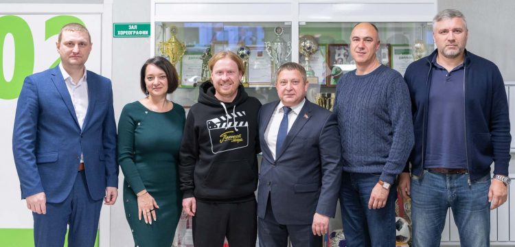 Актёр и режиссёр Антон Богданов посетил ФК «Тотем»