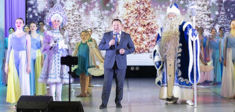 Кировский район поздравили с Новым годом