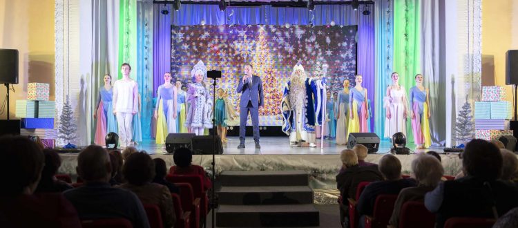 Кировский район поздравили с Новым годом