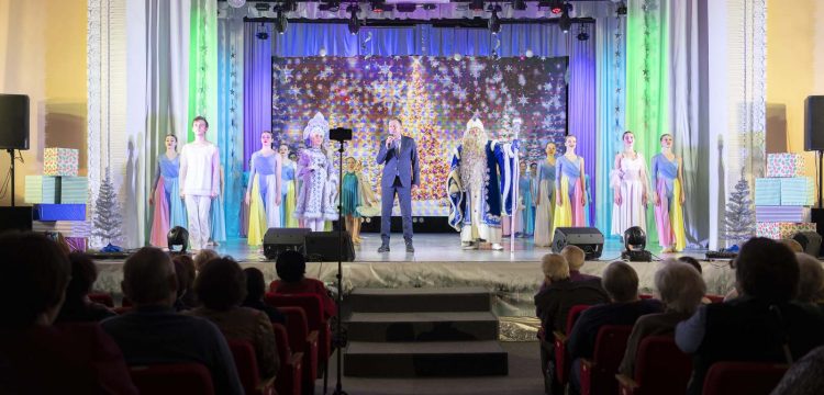 Кировский район поздравили с Новым годом