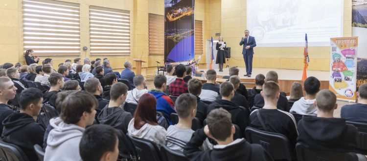 Волонтерский центр «Первые» привлекает студентов