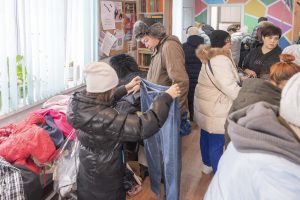 Семьи Кедрового получили вещевую помощь