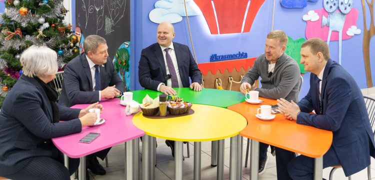 Звездный режиссер Антон Богданов откроет киношколу в Красноярске