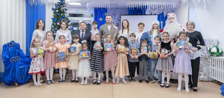 «Елка волшебства» принесла праздник ребятам детских домов