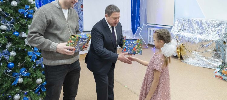 «Елка волшебства» принесла праздник ребятам детских домов