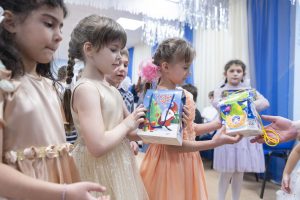 «Елка волшебства» принесла праздник ребятам детских домов