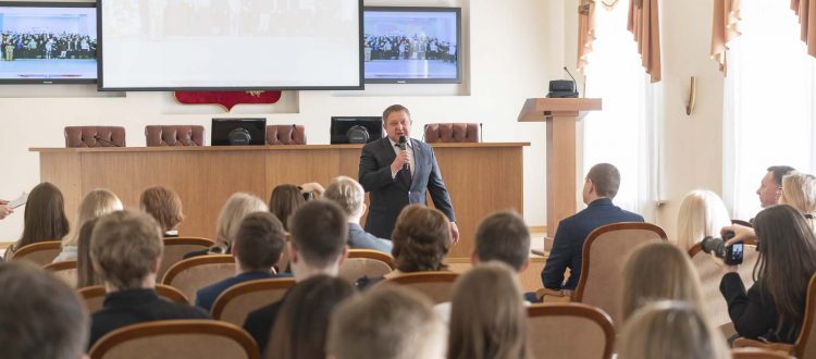 Чествование отличившихся преподавателей и студентов