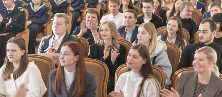 Чествование отличившихся преподавателей и студентов