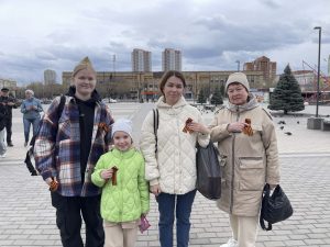 Волонтеры проводят символичные акции ко Дню Победы