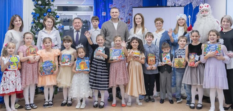«Елка волшебства» дарит радость детям