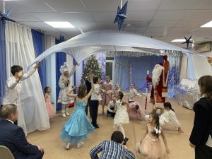 «Елка волшебства» подарила праздник ребятам Центра семьи и детей