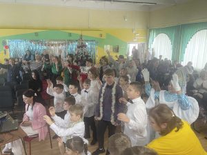 «Елку волшебства» радушно встретили в Назаровском детском доме