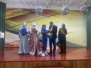 «Елку волшебства» радушно встретили в Назаровском детском доме